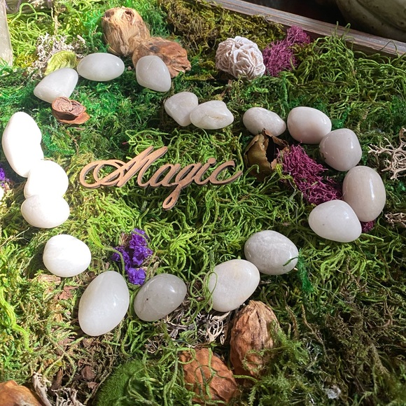 - 🔮1 Tumbled Quarz Crystal - Picture 3 of 4